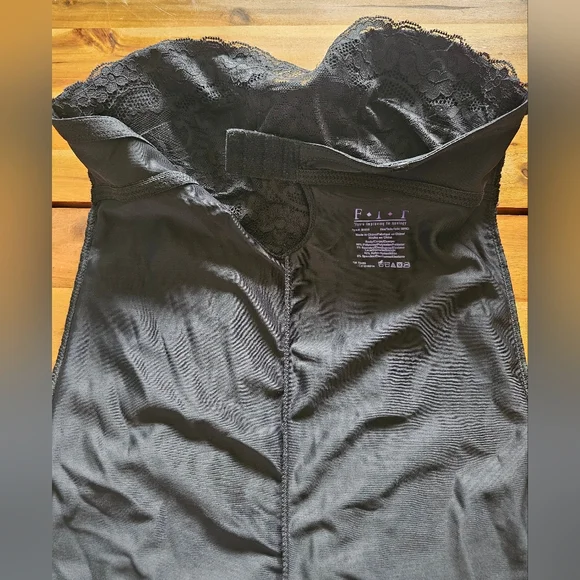 F.I.T. Figure Improving Technology Black w/ Lace PushUp Padded Bra Shapewear - Picture 5 of 8